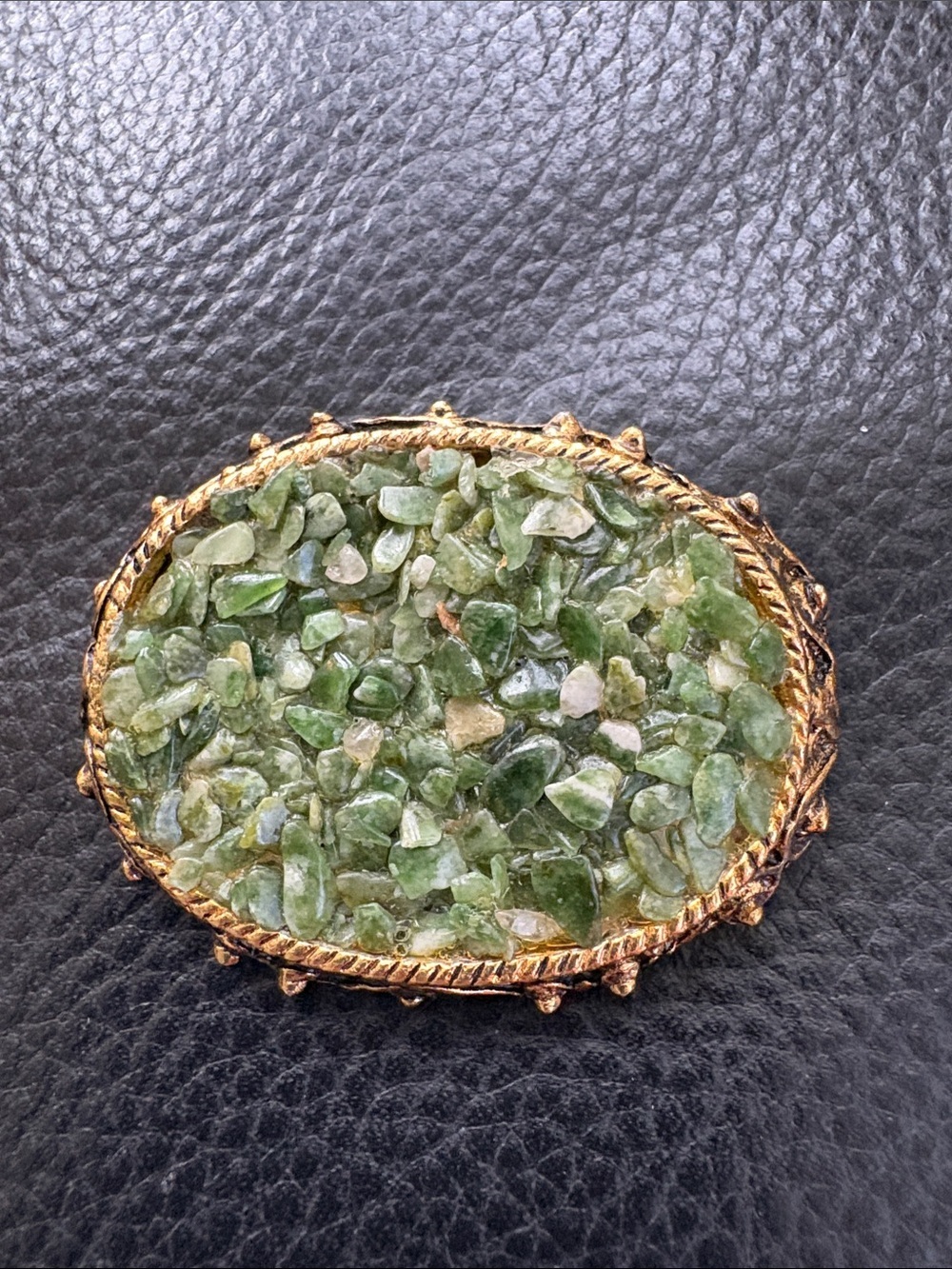 Vintage Gold-Tone Green Aventurine Stone chip Gemstone Brooch Pendant